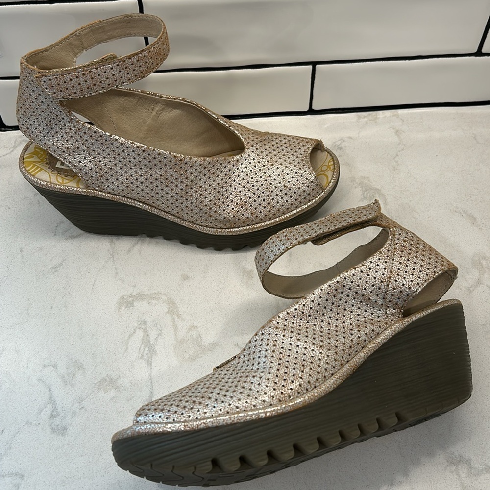 Fly London Yala Leather Perforated Wedges Gold Shimmer Size 9.5 - Picture 3 of 16